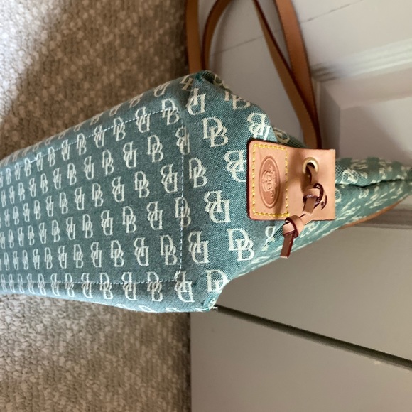 Dooney & Bourque Large Tassel Zip Top Handbag Monogram Canvas and Leather - Picture 4 of 6